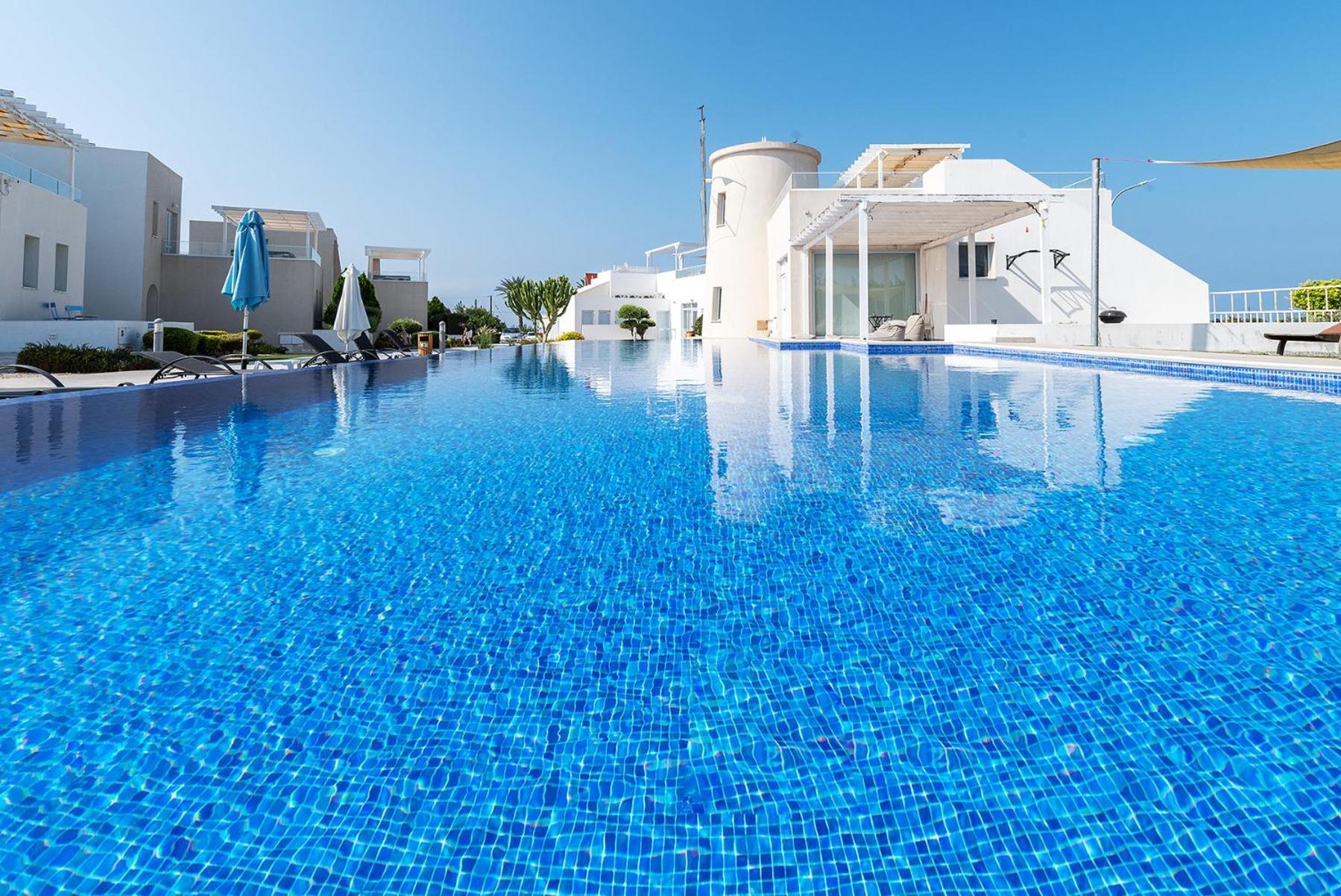 Blue Diamond Beach Villas Paphos Eksteriør billede