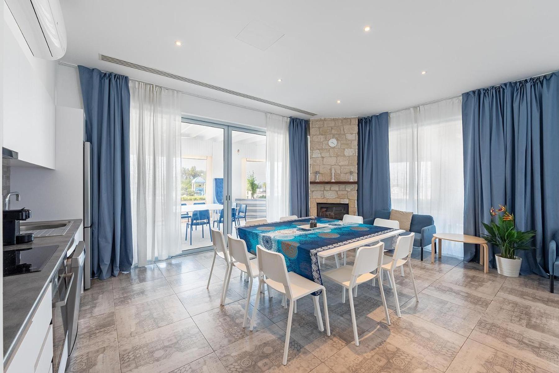 Blue Diamond Beach Villas Paphos Eksteriør billede